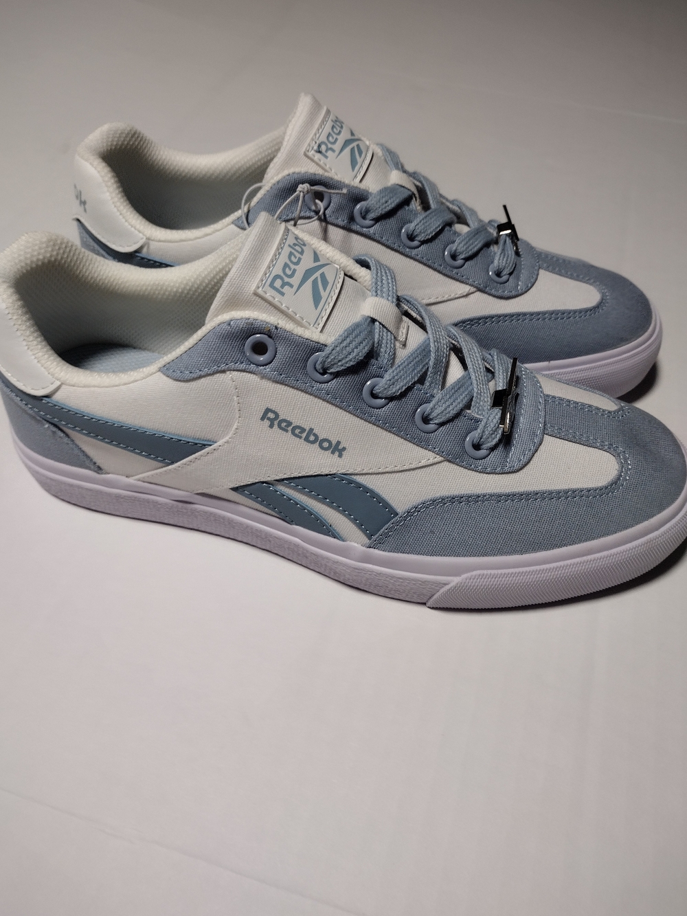 Women's Size 8.5 Tennis Shoes Reebok Lt Blue suede white & Charm on Lace